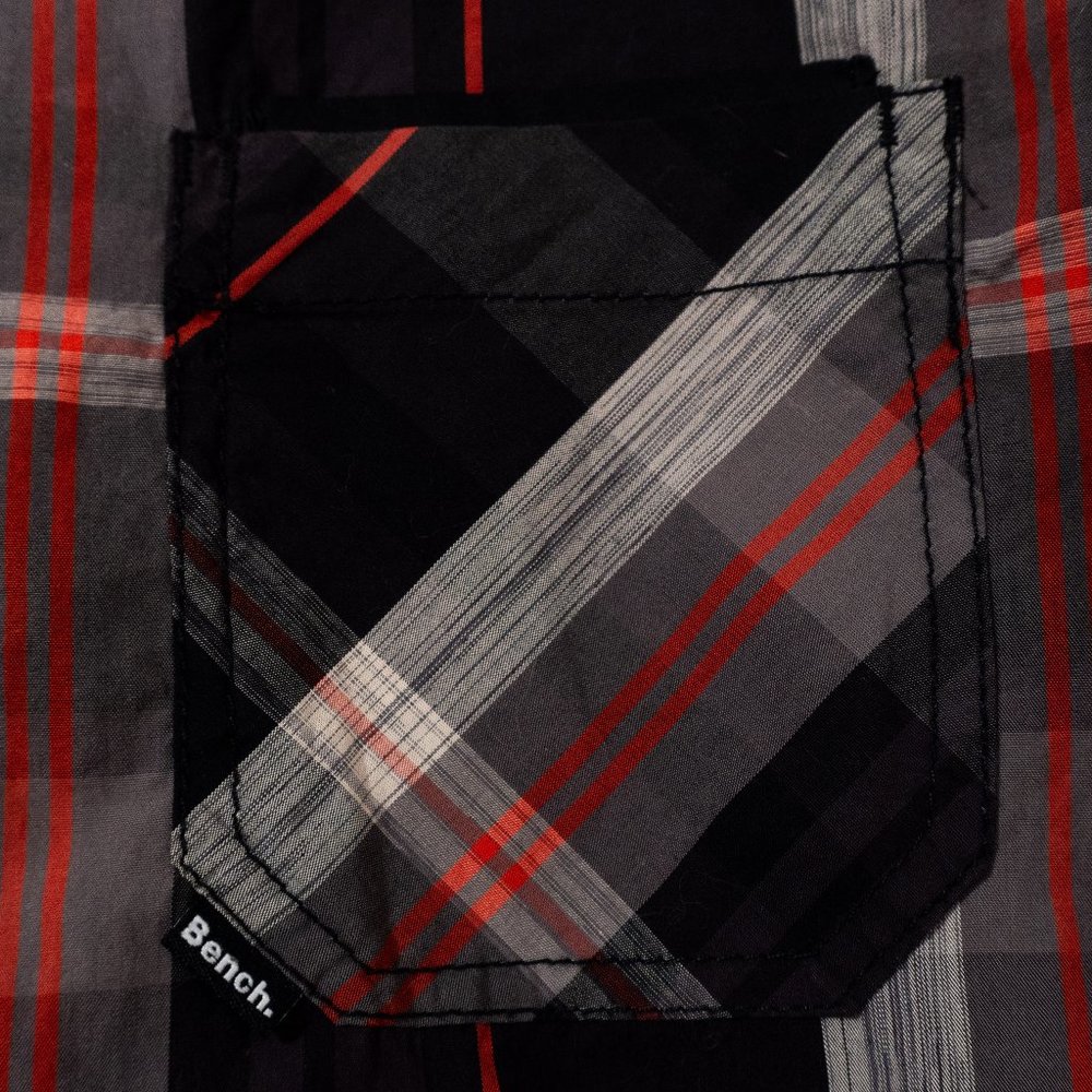 Bench Men’s Plaid Button Down Shirt Size Small Black Red Gray Long Sleeve - Picture 5 of 9